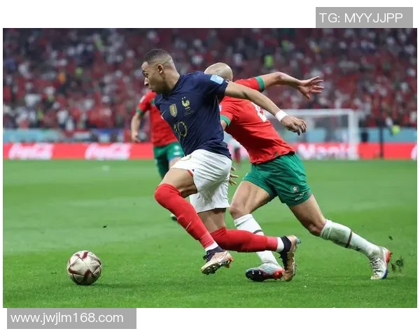 2006年足球明星风采：聚焦世界杯赛场上的英雄人物与辉煌瞬间