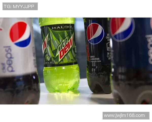 个性化定制足球球星水杯让你随时感受运动激情与荣耀时刻