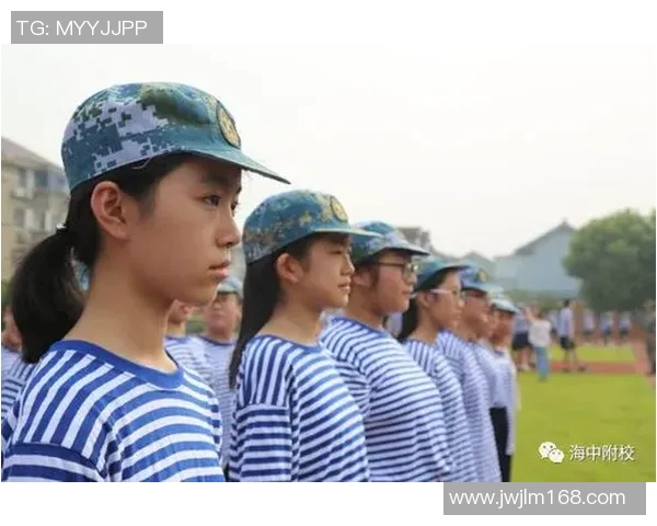 女孩子踢足球化身球星勇敢追梦展现无畏风采 女孩子踢足球化身球星勇敢追梦展现无畏风采